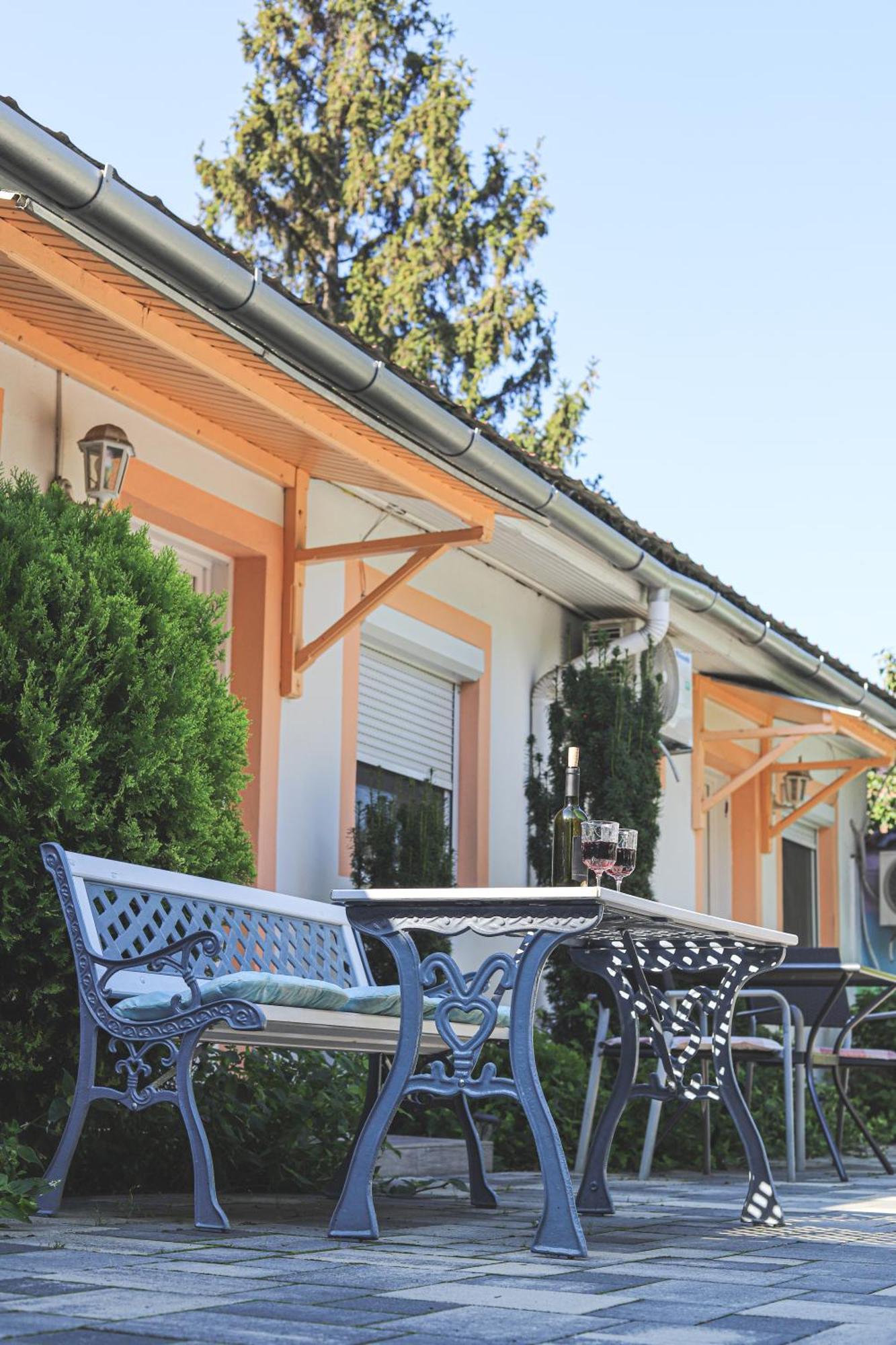 Szivarvany Panzio Szeged Extérieur photo