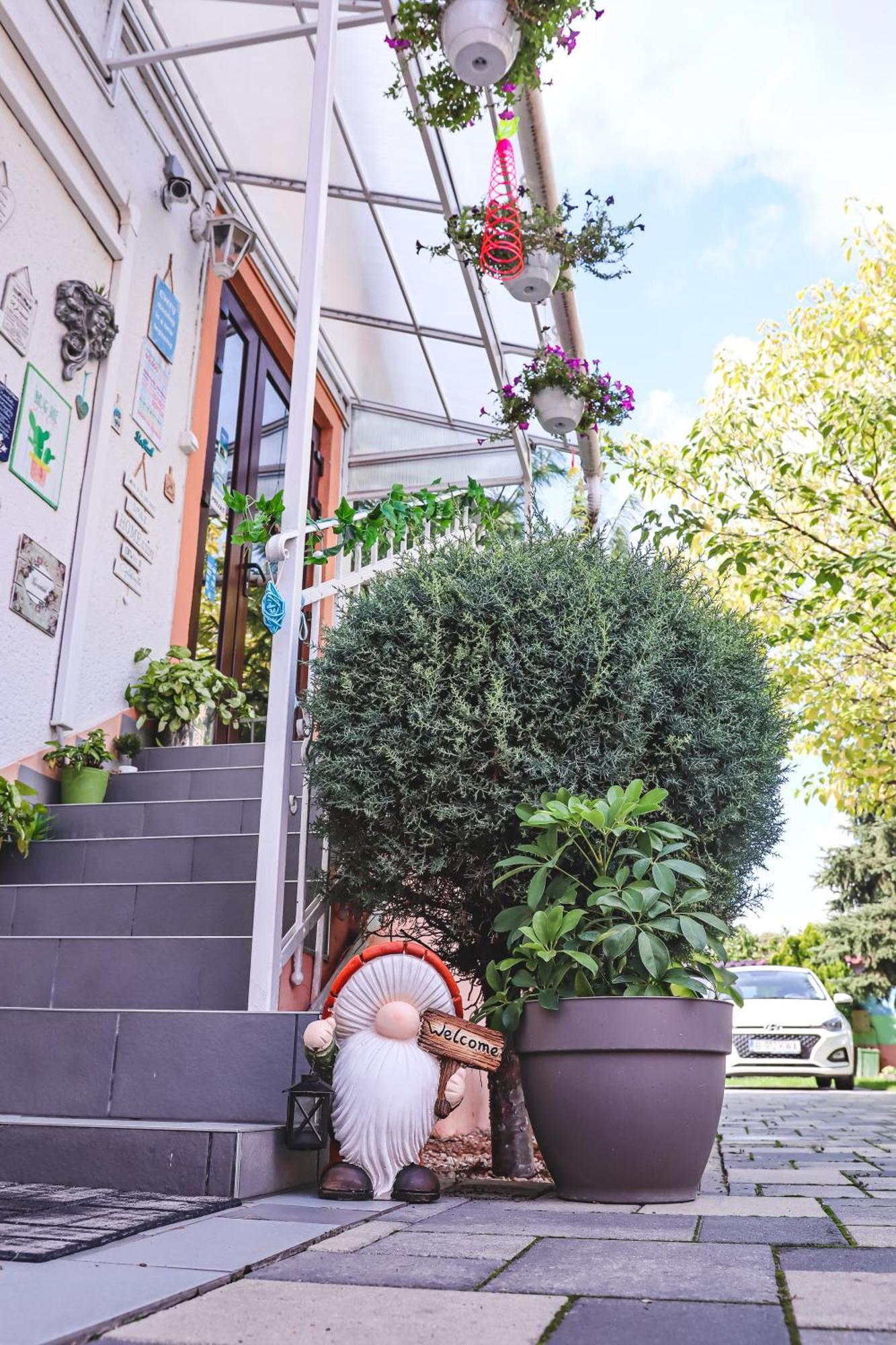 Szivarvany Panzio Szeged Extérieur photo